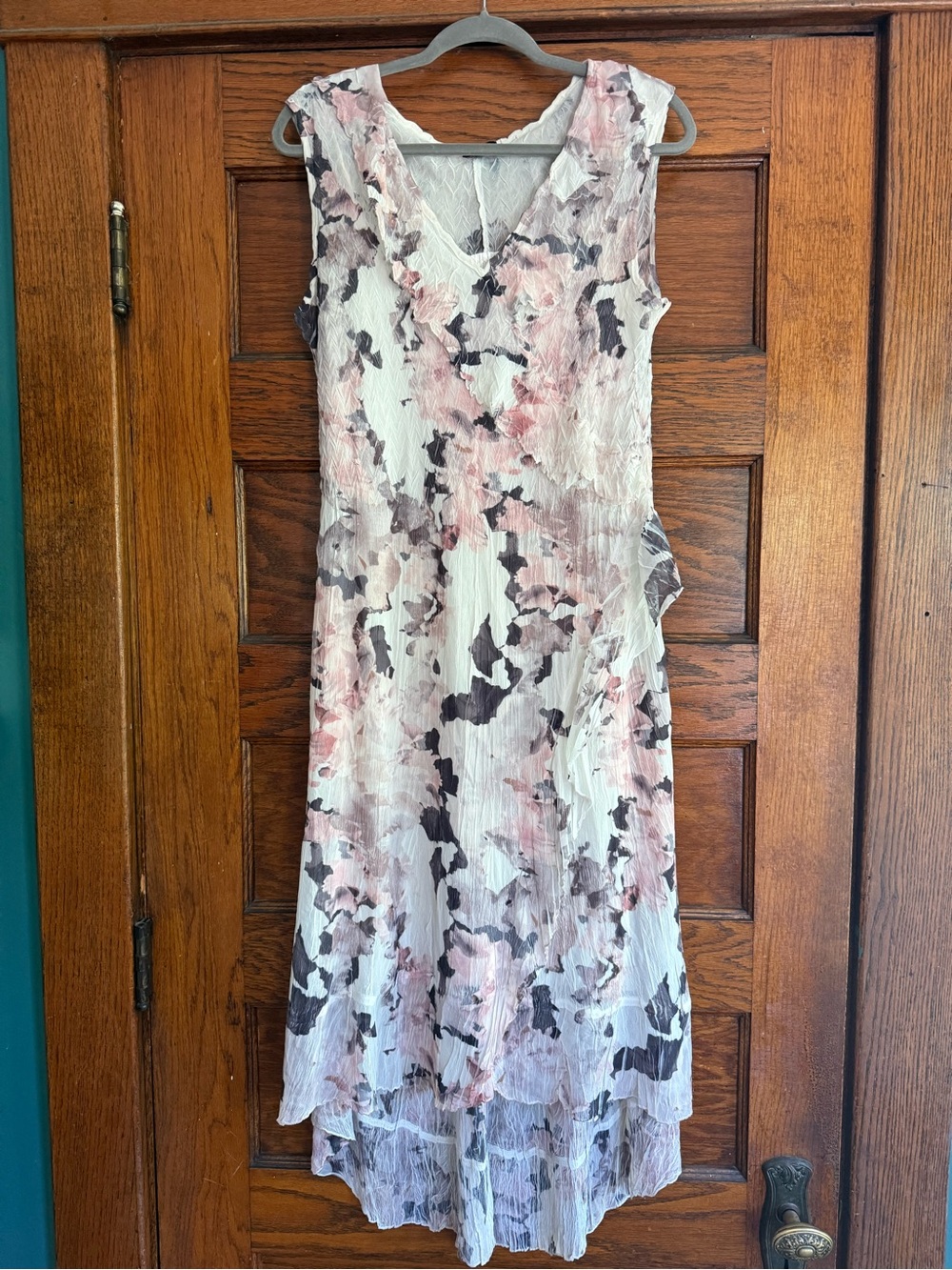 KOMAROV Ruffle High Low Hem Sleeveless Crinkle Fabric V Neck Midi Dress L